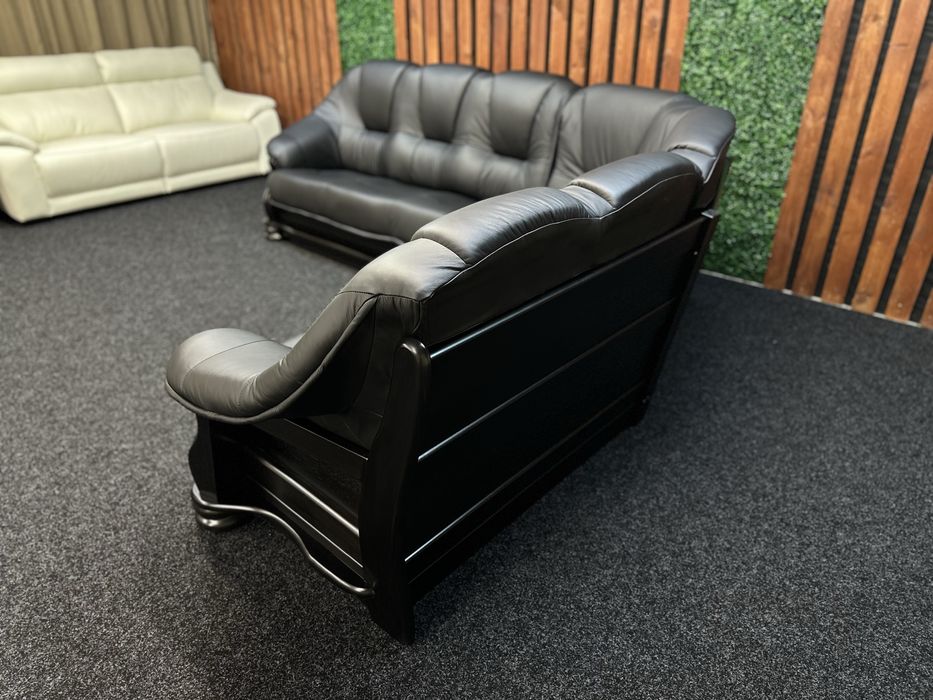 Новий шкіряний диван на дубі. Голандія. Нідерланди. Кожаный уголок.