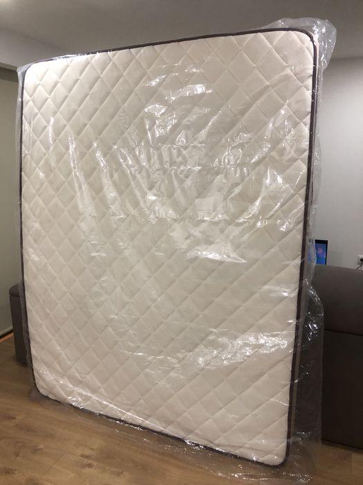 Vendo colchão semi novo