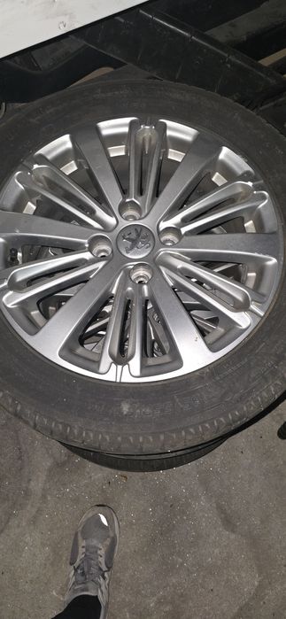 Jantes 16'' originais Peugeot 208 com pneus