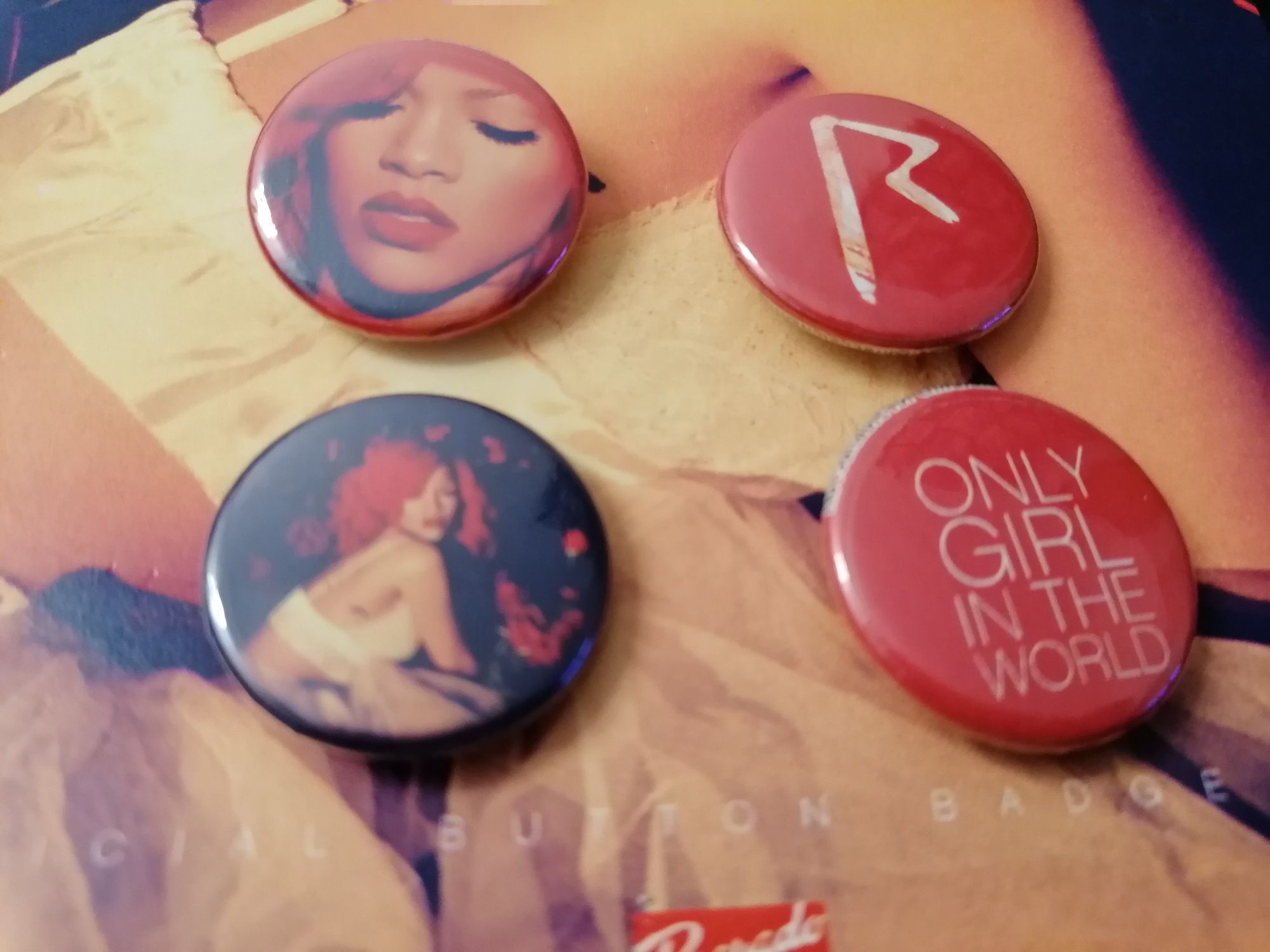 Conjunto de 4 pins Rihanna