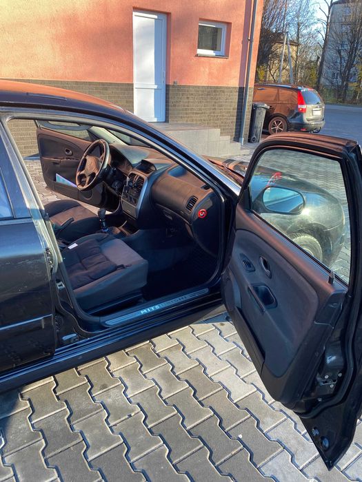 автомобіль MITSUBISHI CARISMA 2003 рік