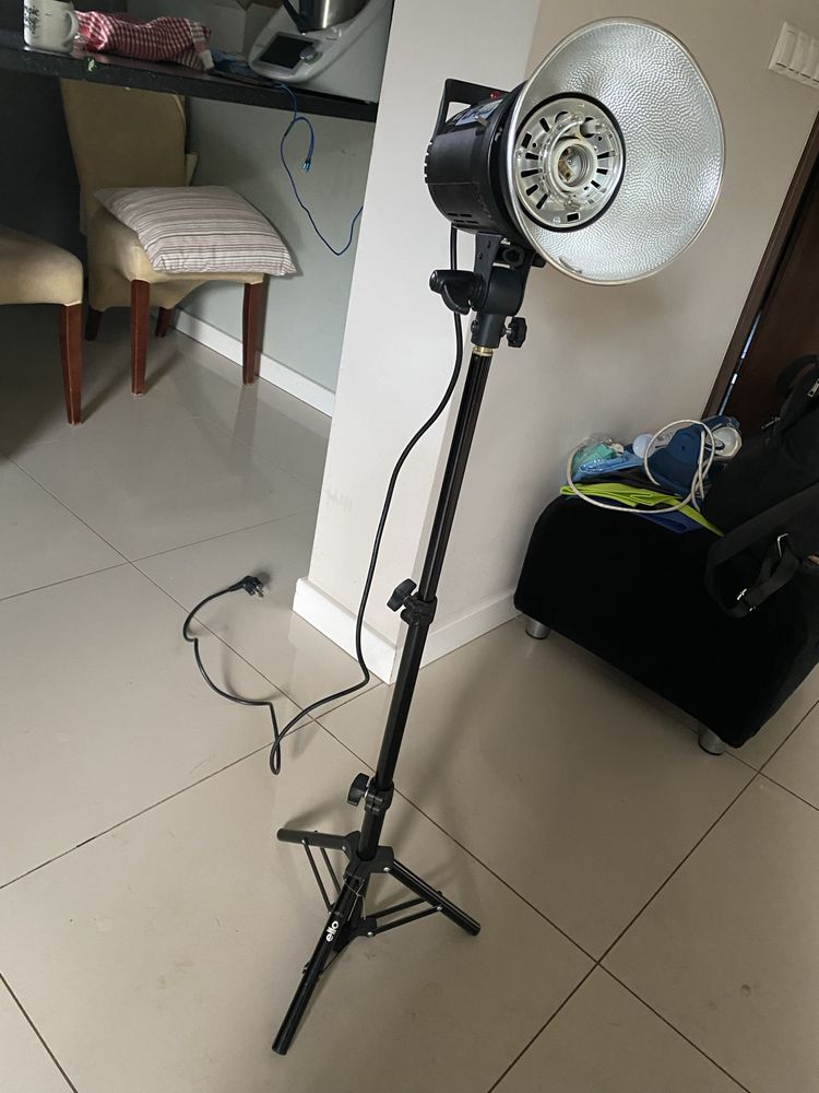 Lampa studyjna ze statywem Up300