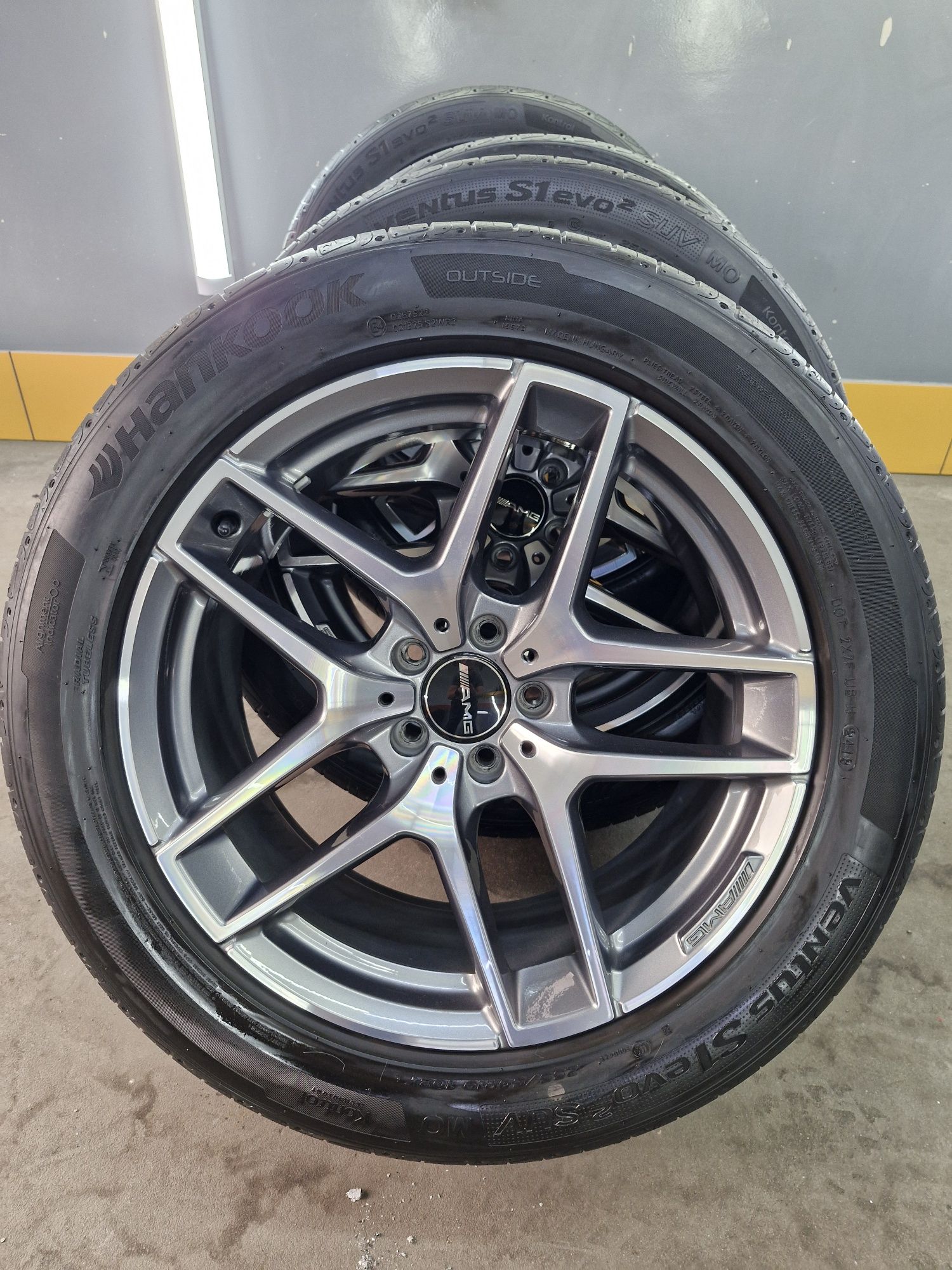 Felgi z oponami 19" Mercedes AMG