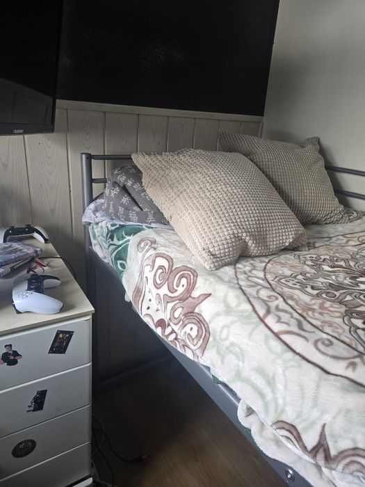 Cama solteiro bom estado