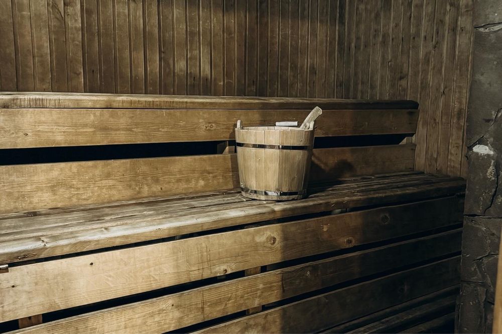 Лазня , Баня на річці є басейн