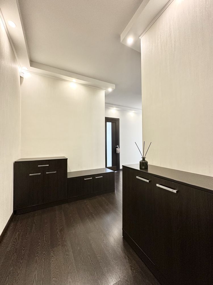 Продаж 2к квартири. 75.4м2. Роздільна. Вадима Гетьмана 1В. Шулявська