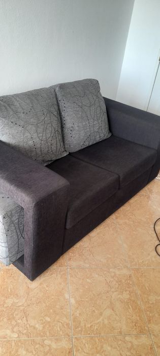 Sofá 2 lugares + puff combinado em excelelente estado.