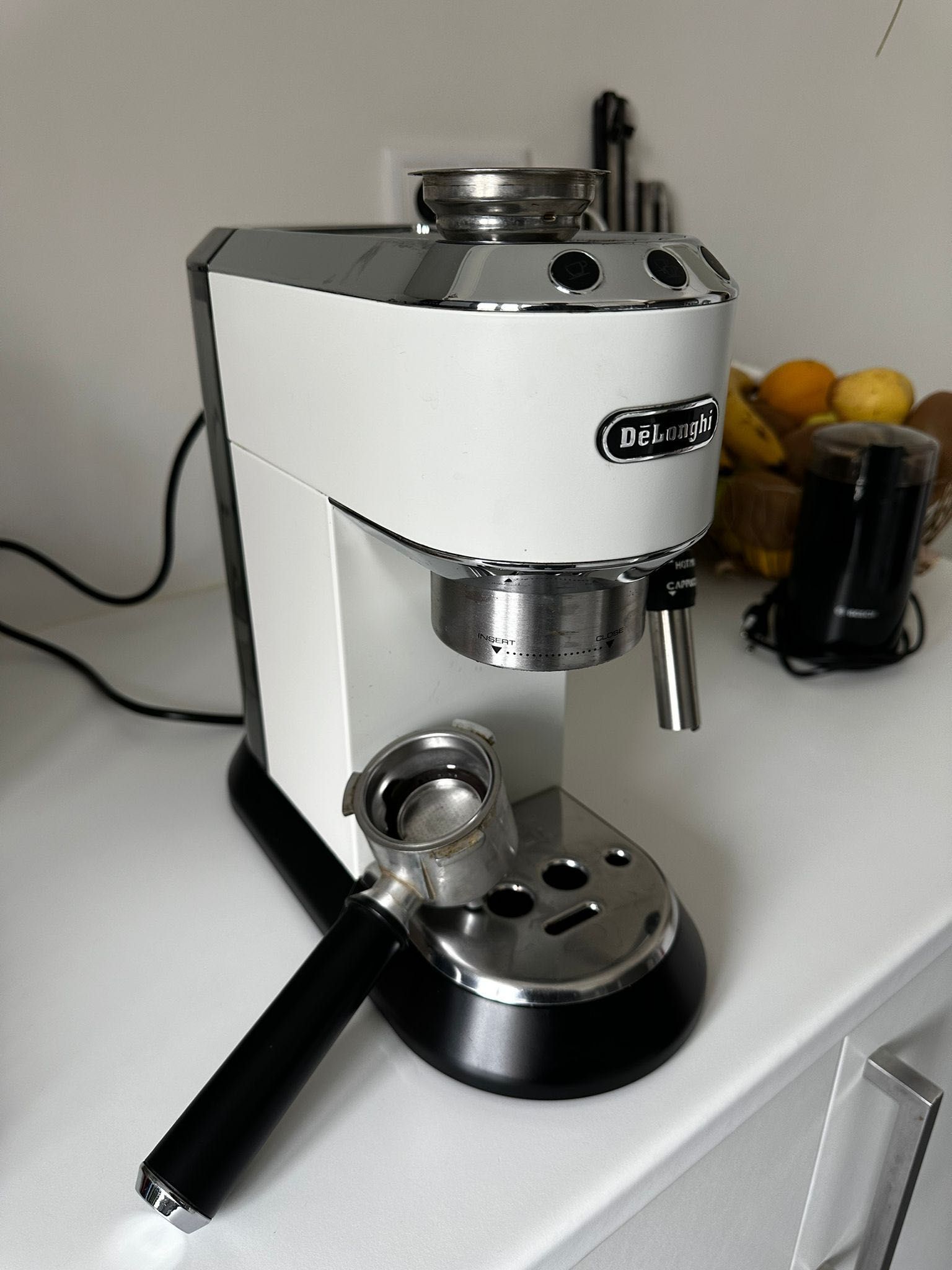 Máquina de Café Manual DeLonghi Dedica