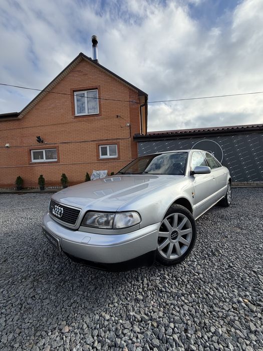 Audi A8 гарний стан