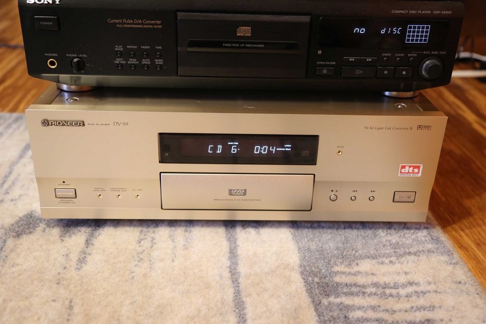 Pioneer    DV-S9