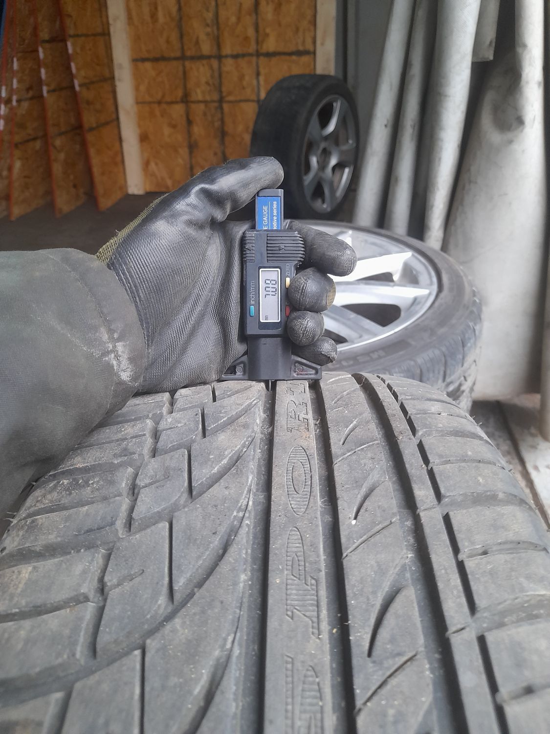 Шини Fullway HP108 225/40 ZR18 92W XL Б/У 7 мм