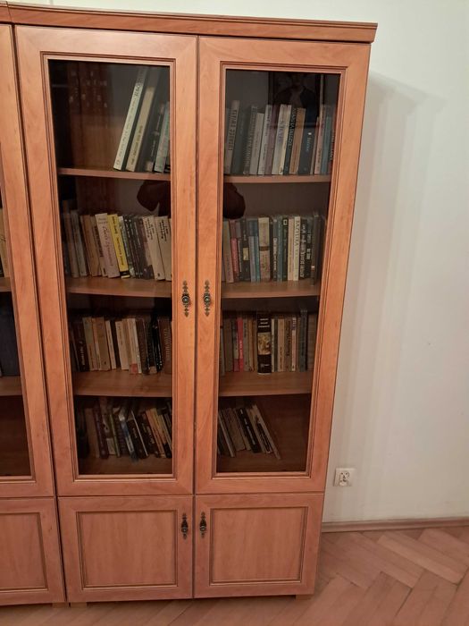 Sprzedam witryny biblioteczne przeszklone 3 sztuki