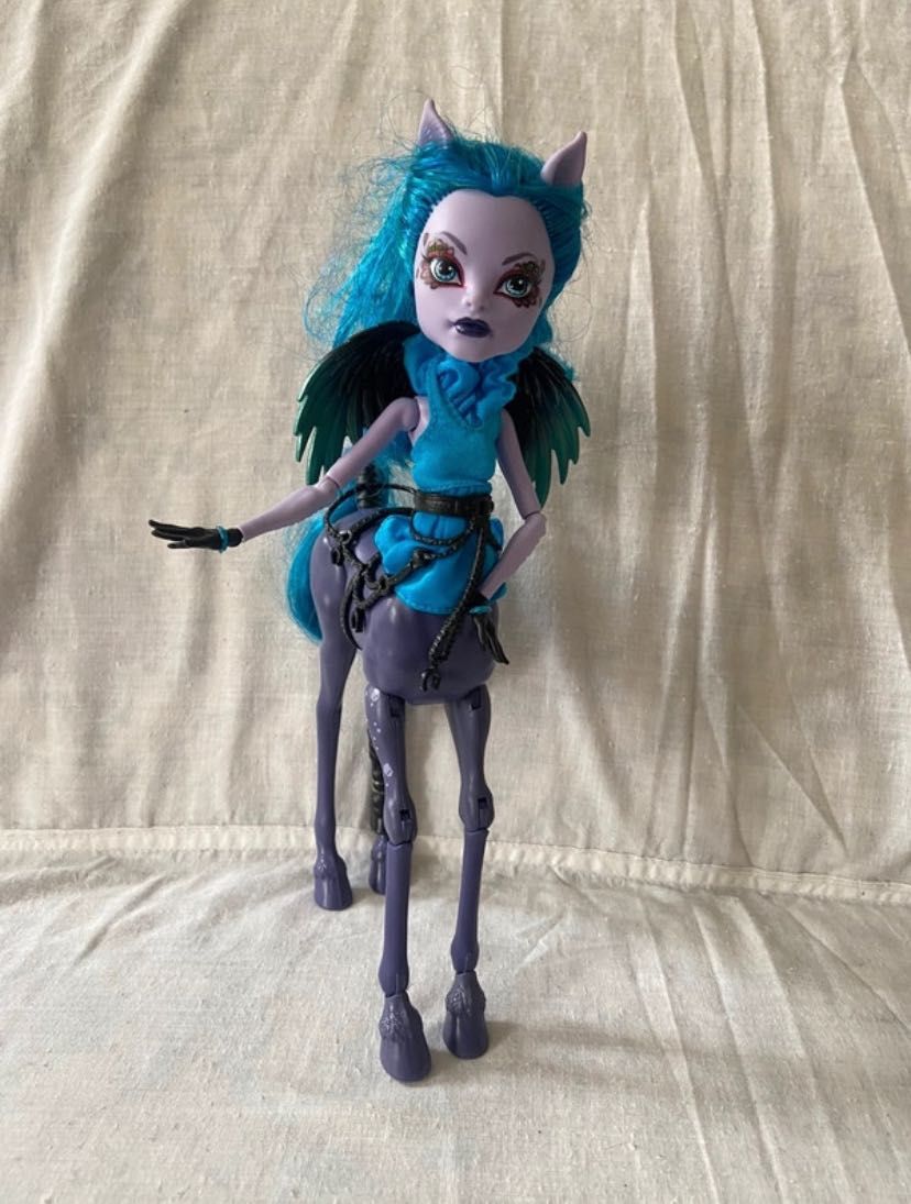 lalka monster high avia trotter