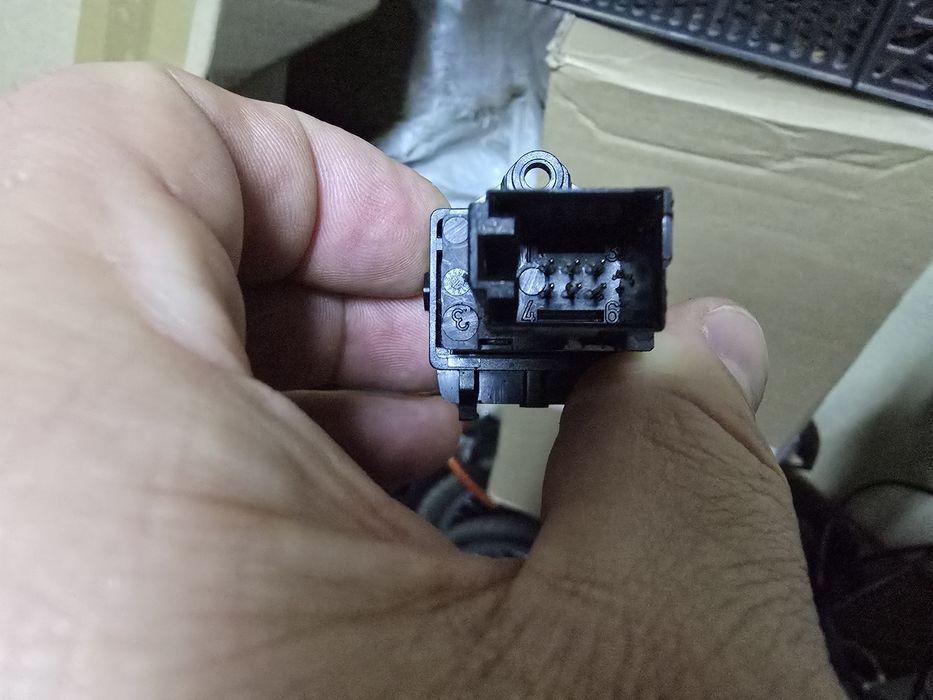 Sprzedam przełącznik świateł awaryjnych do Audi A2