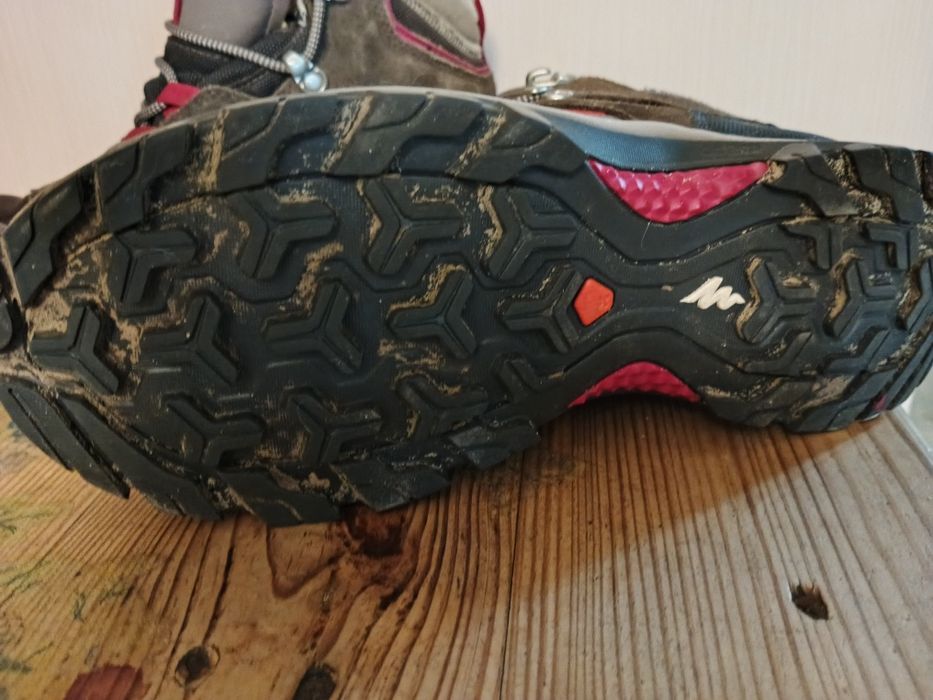 Трекинговые ботинки Qeuchua женские