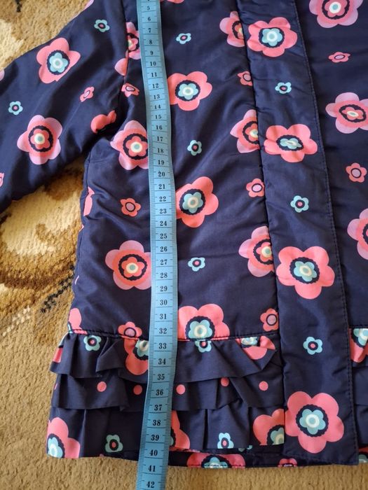 Продам демисезонную курточку 18-24