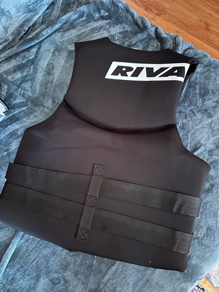 Жилет Riva СРОЧНО!!!
