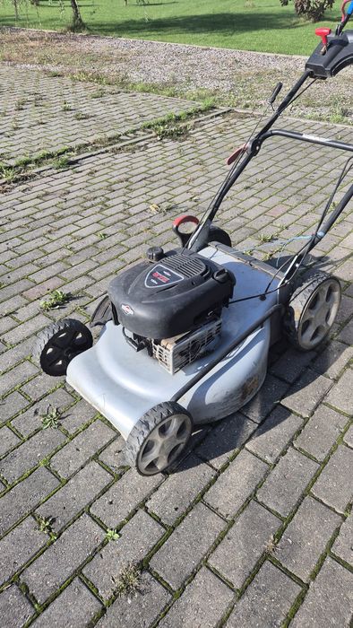 Kosiarka spalinowa z napędem Briggs Stratton 675