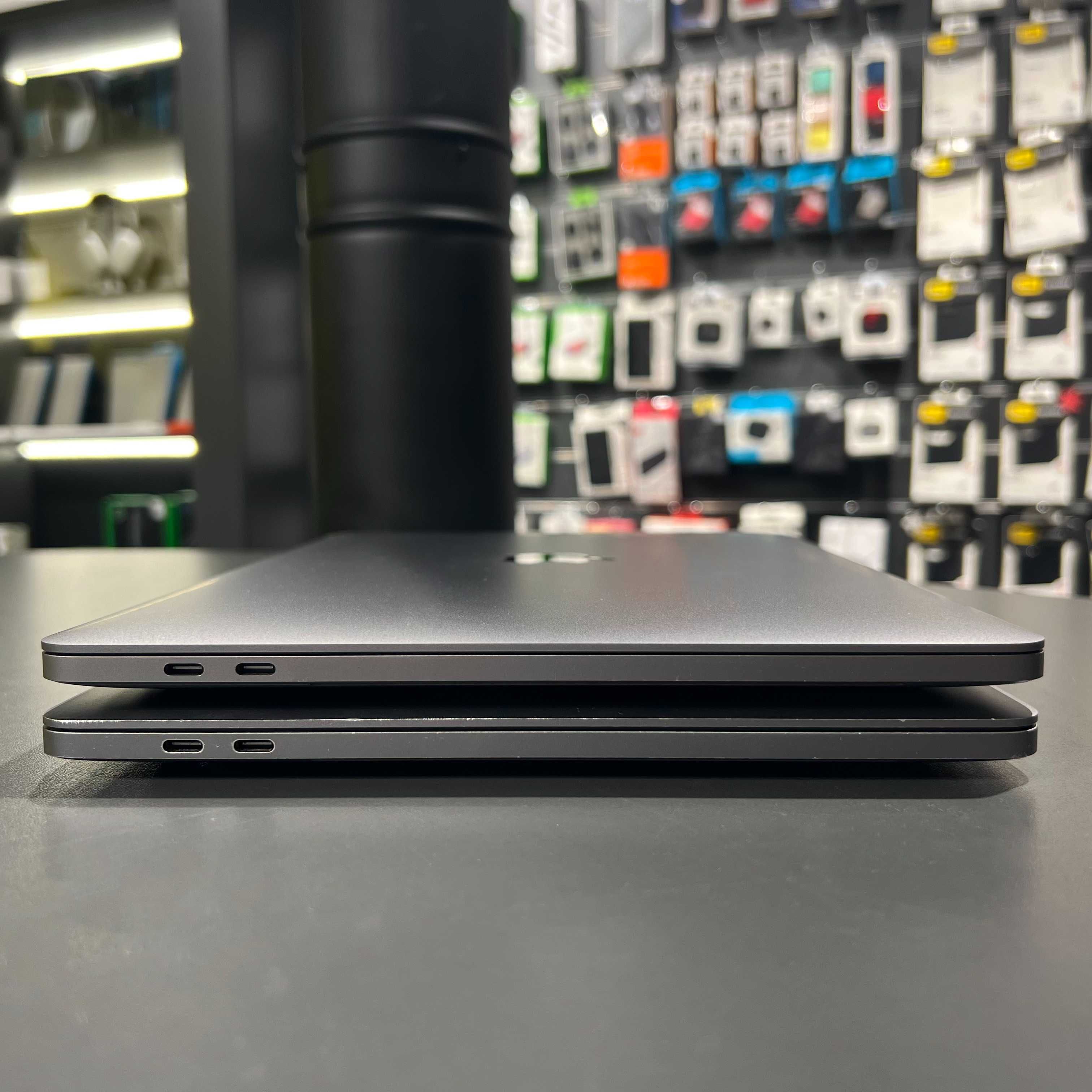 MacBook Pro 13" 2020 i5 16gb RAM 512gb SSD Space Gray Touch Bar!