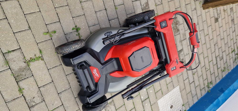 Corta Relva a Bateria 53cm Milwaukee M18 - Como novo - Garantia