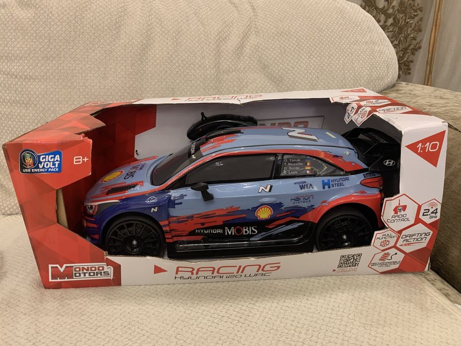 Машинка  на пульте управления