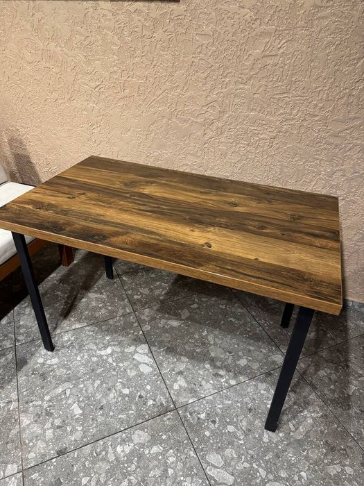 Стіл для кухні, кафе чи у заклад харчування