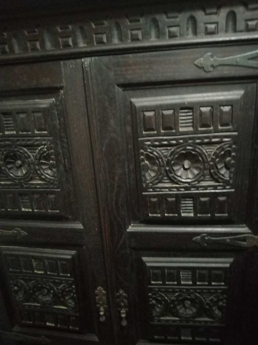 móvel de madeira exótica