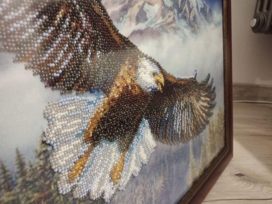 Orzeł haftowany koralikami