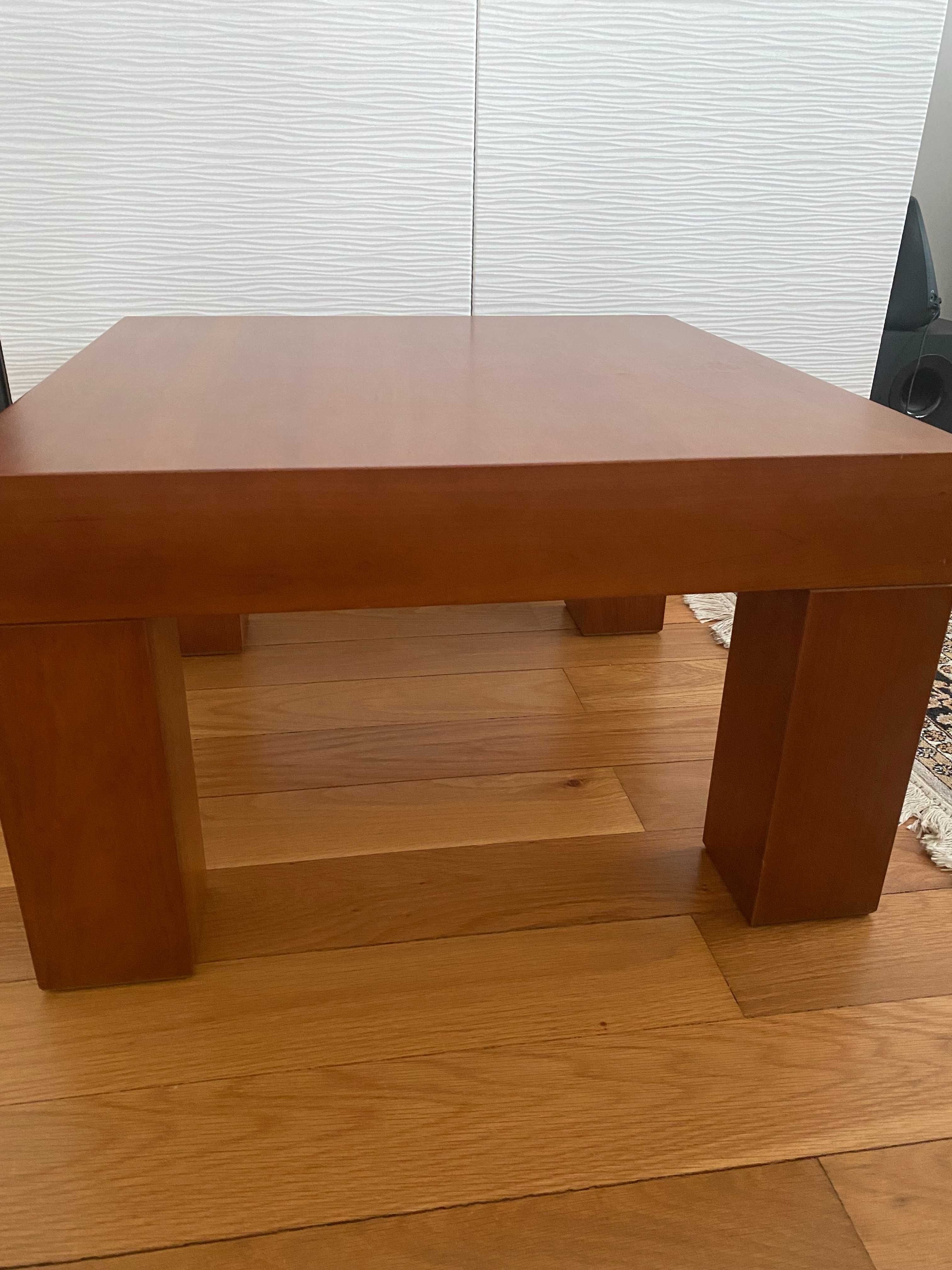 Mesa de centro cor cerejeira, robusta