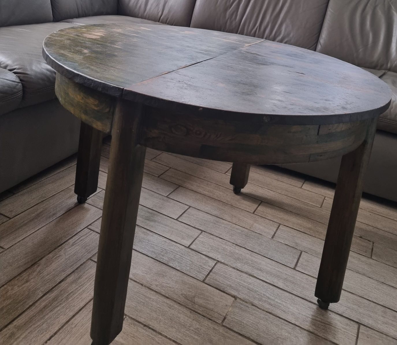 Stary stół-stolik