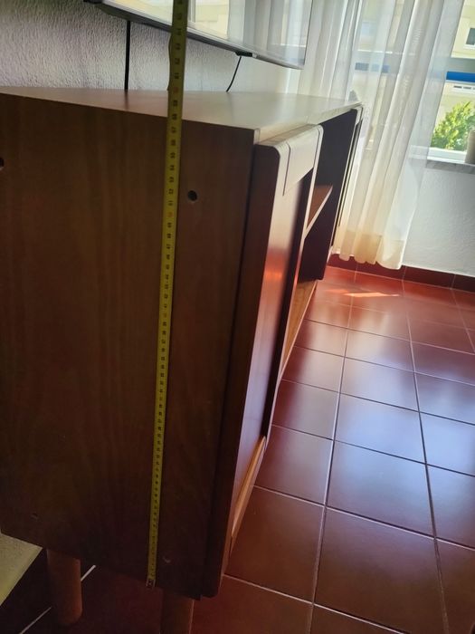 Aparador de TV , sala ou sala de jantar em pinho mel