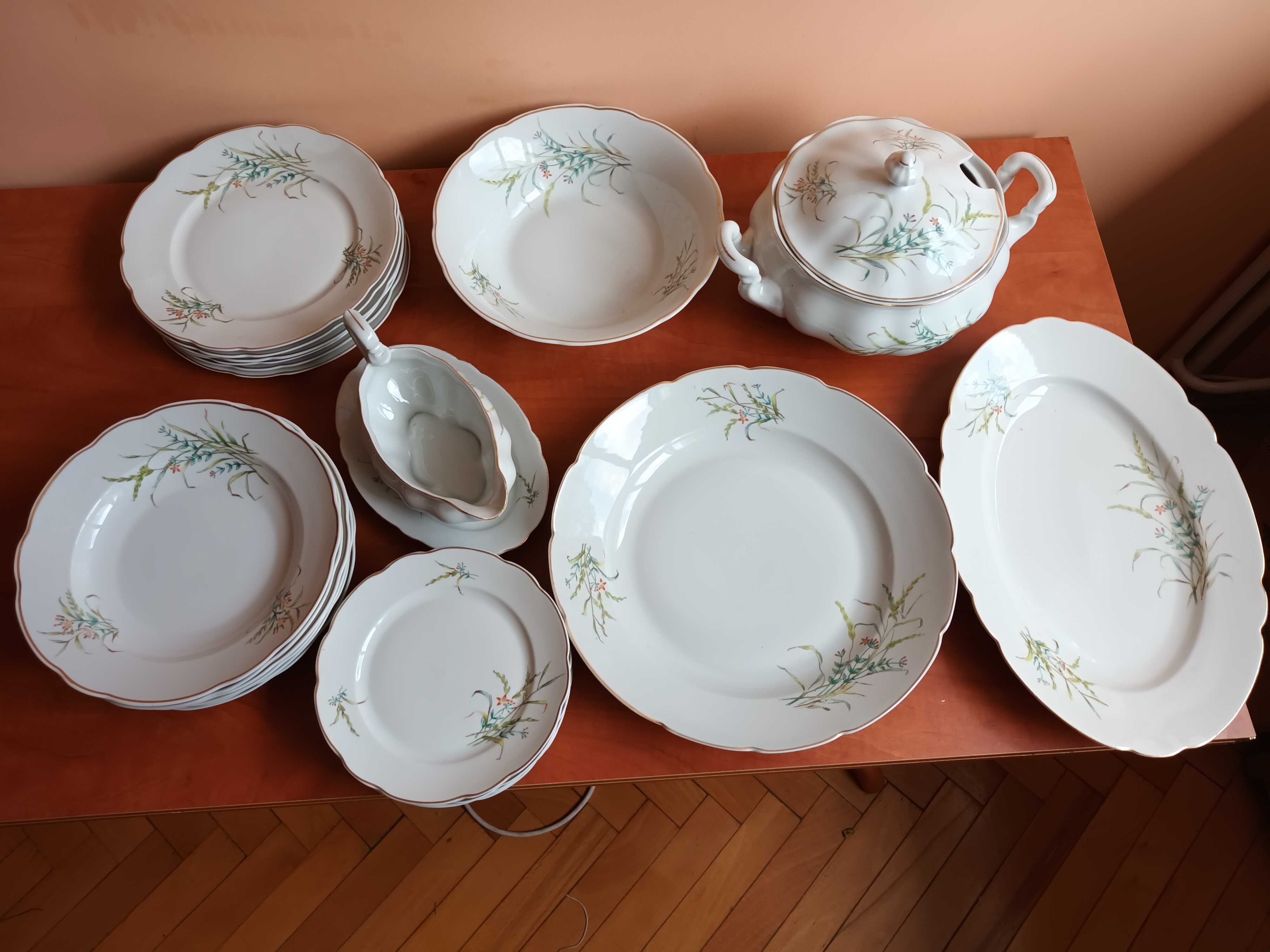 Zestaw porcelany obiadowej dla 6 osób PRL Ćmielów 24 elemementy.