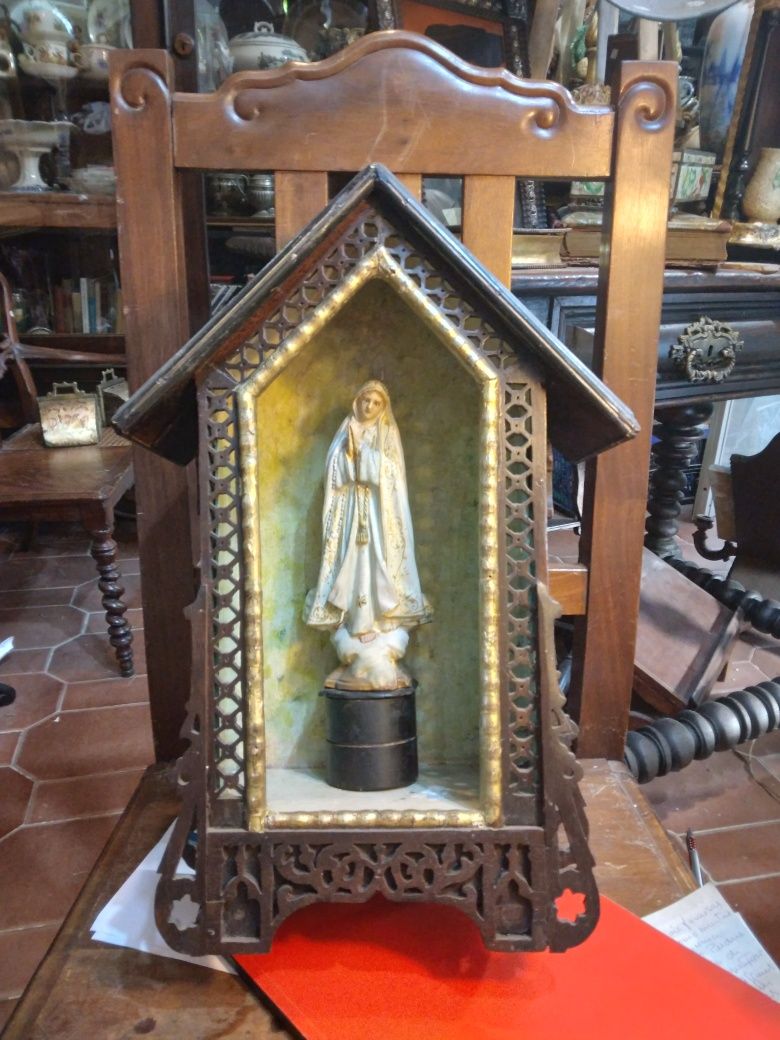 Oratório em talha vazada arte nova