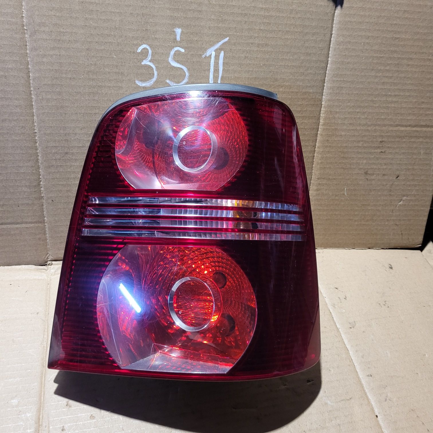 Lampa tył prawa vw Touran I lift 2007r HELLA
