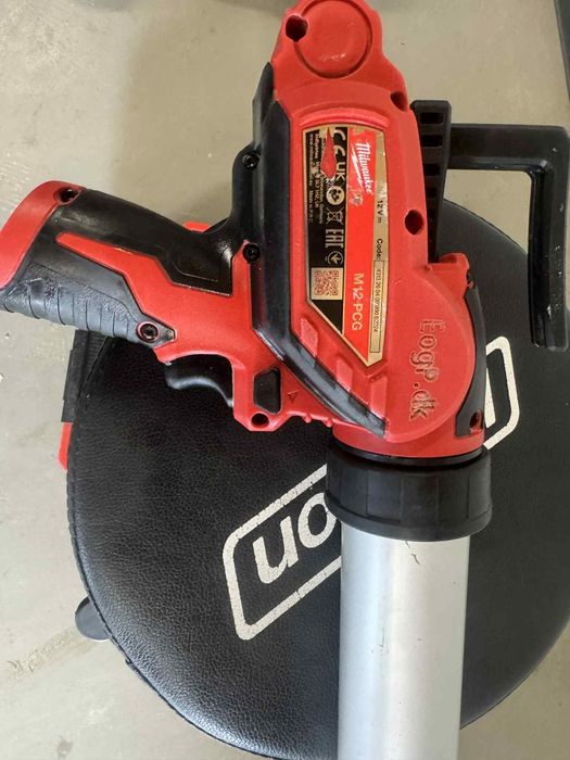 Wyciskacz do silikonu Milwaukee M12 PCG