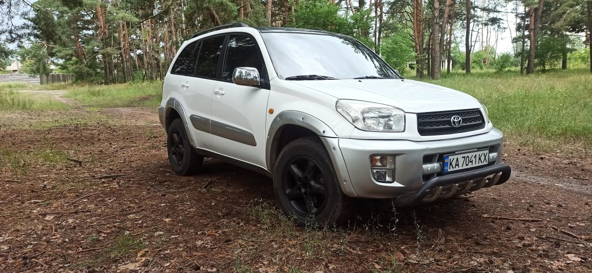 Toyota rav 4. 2 покоління
