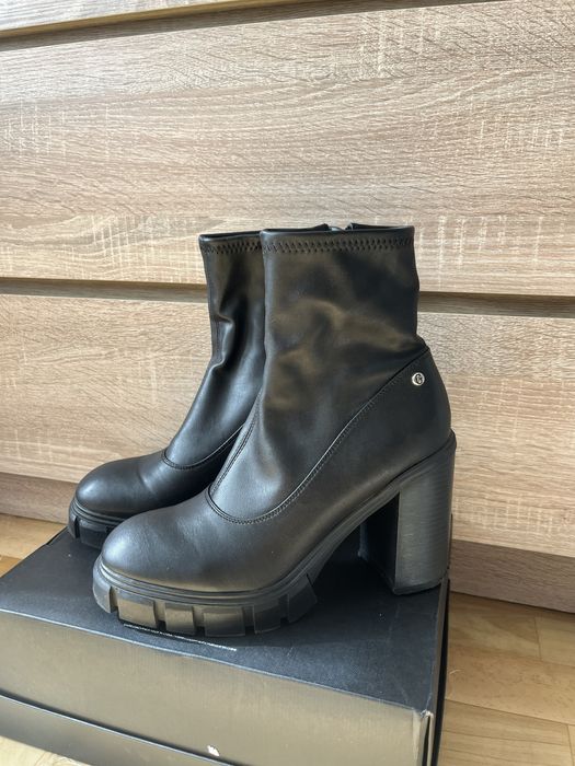 Ботинки женские на осень Guess