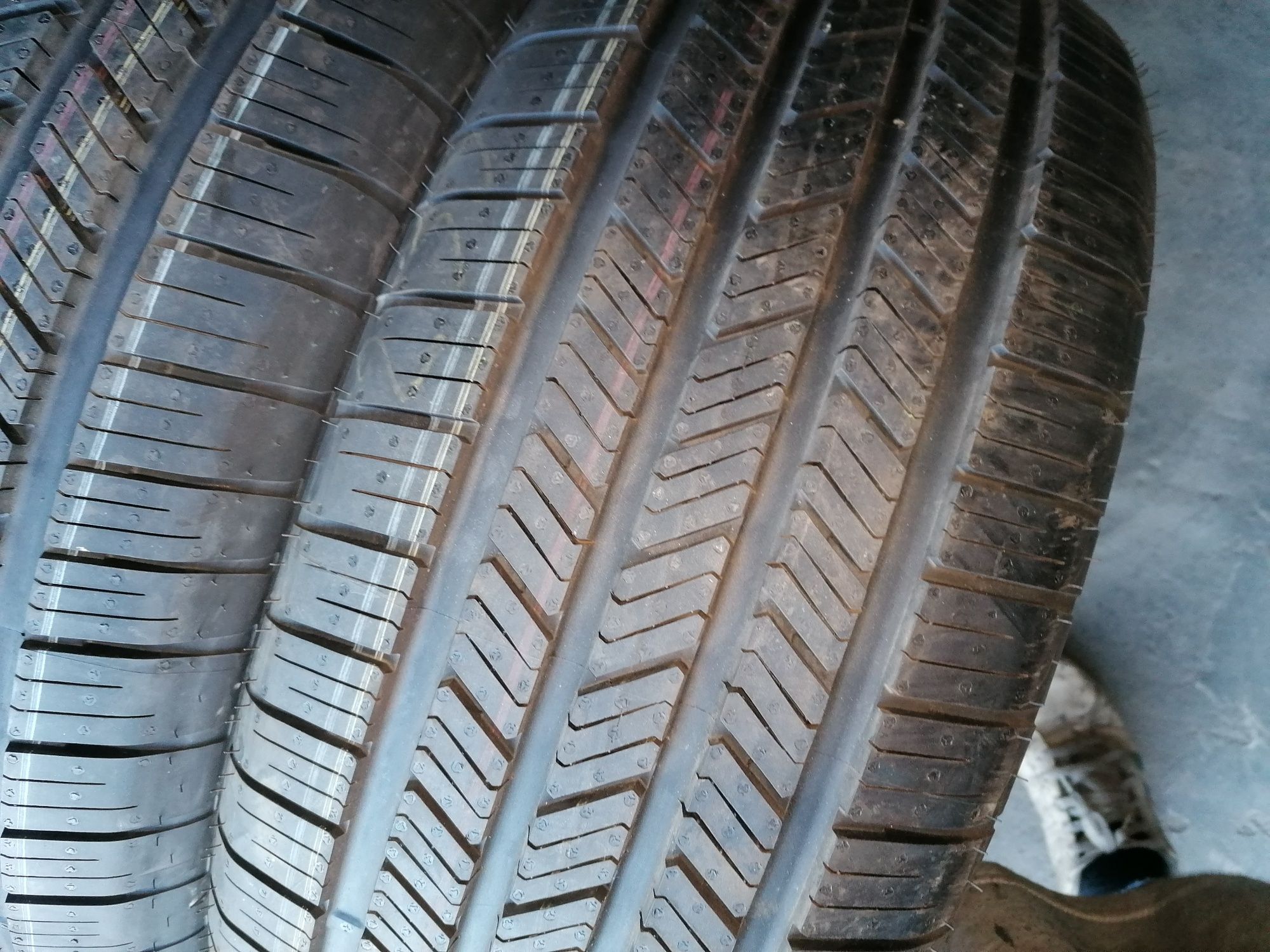 Opony wielosezonowe 255 45r18 Goodyear komplet nowe