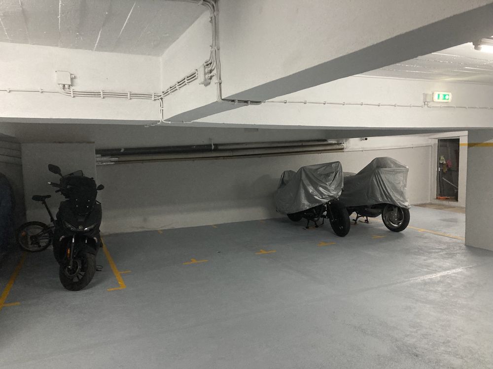 Aluga-se Garagem Santo Antonio Caparica Motas