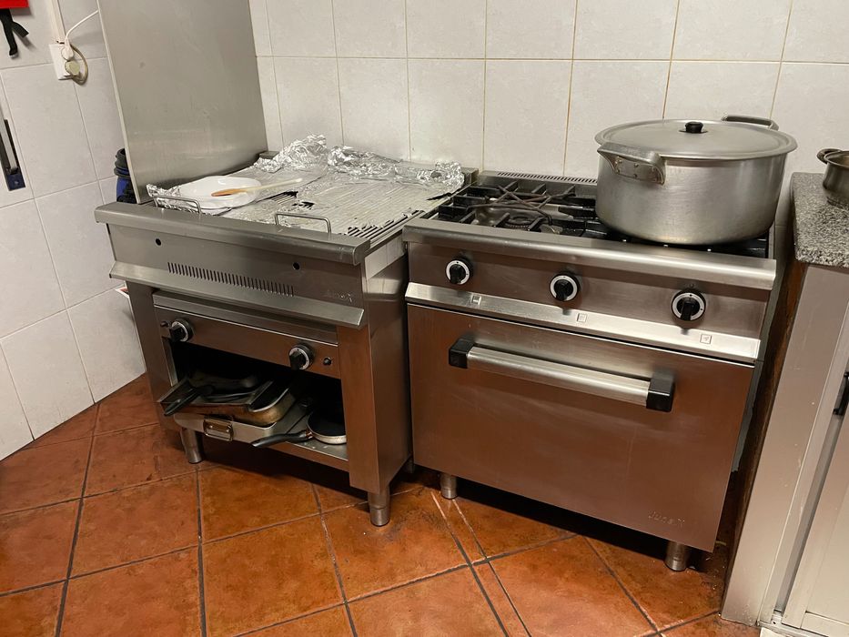 Vendo recheio e equipamento de café snack-bar