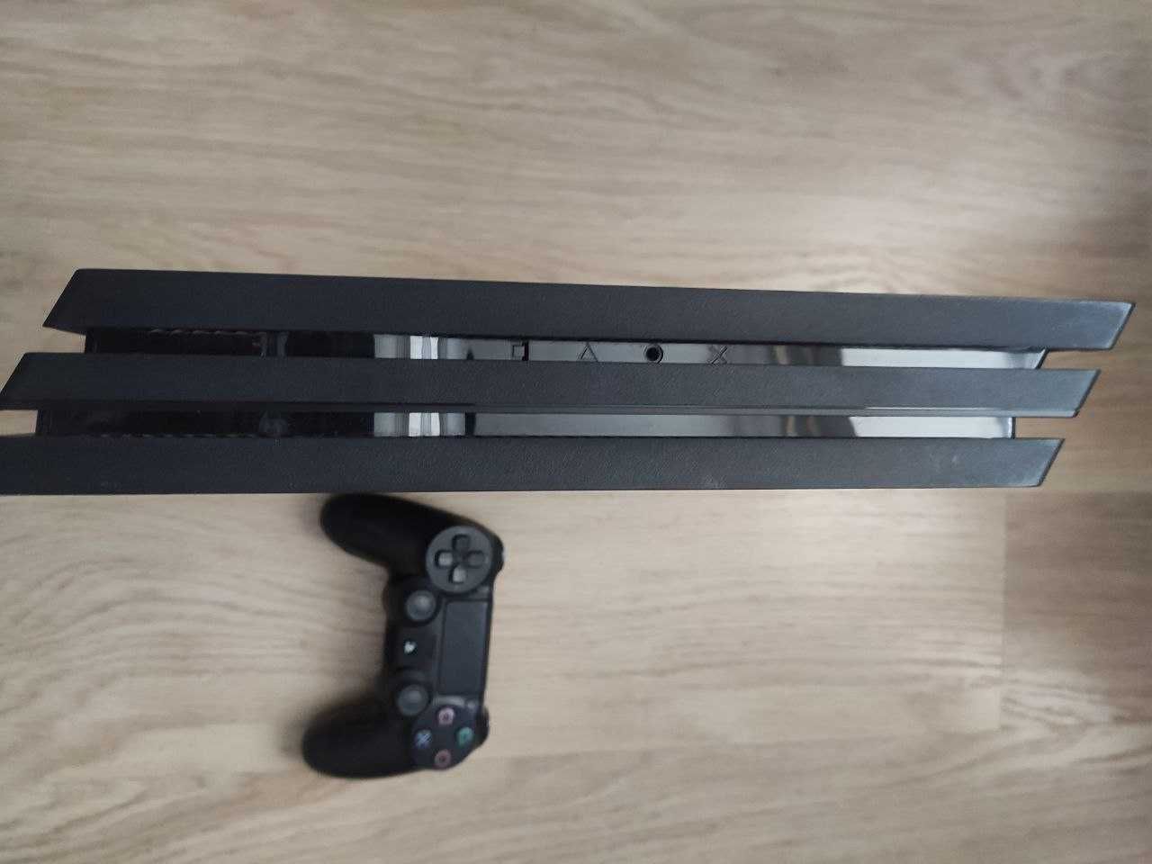 Sony PlayStation 4 (PS4 PRO) PRO 1TB z joystickiem