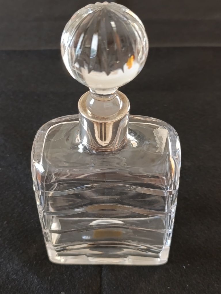 Garrafa de cristal com gargalo em prata de Leitão & Irmão 1. titulo