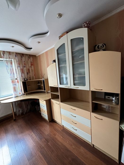 Дитячі меблі стінка та стіл для навчання