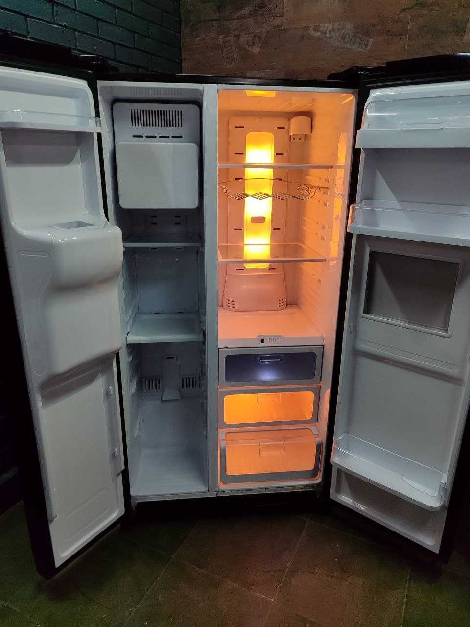 Стильний холодильник Side by Side, LG GSL761SWYV, працюючий повністю.