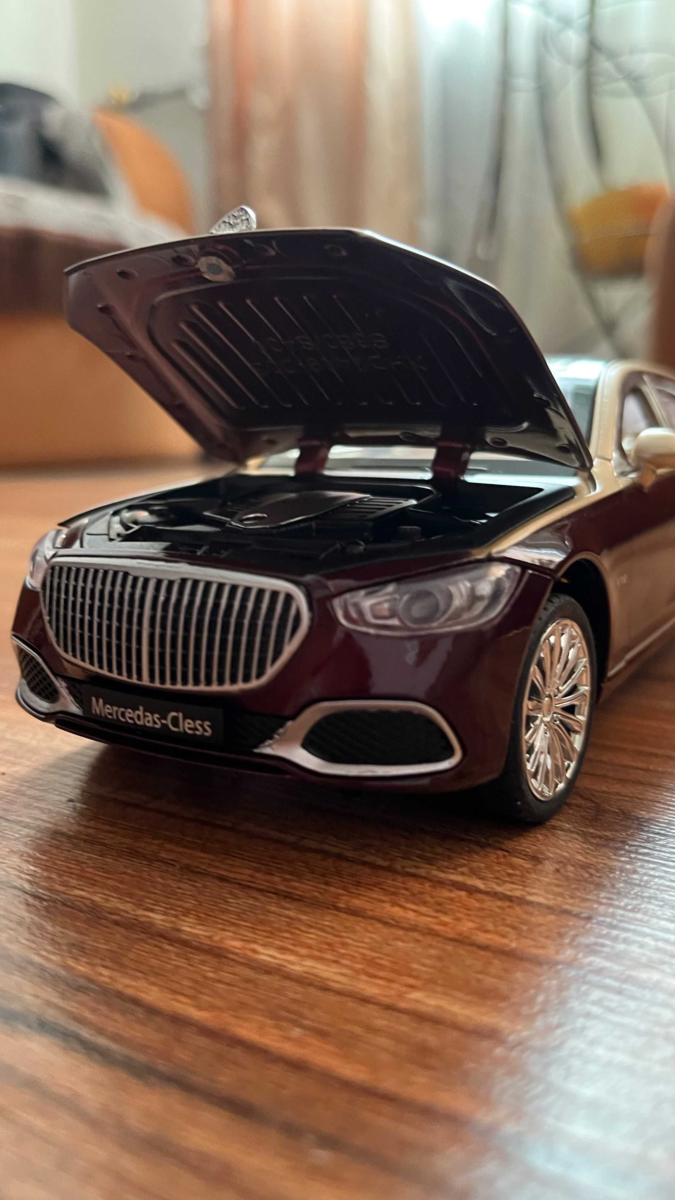 Колекційна машинка Maybach s600 (1:24)