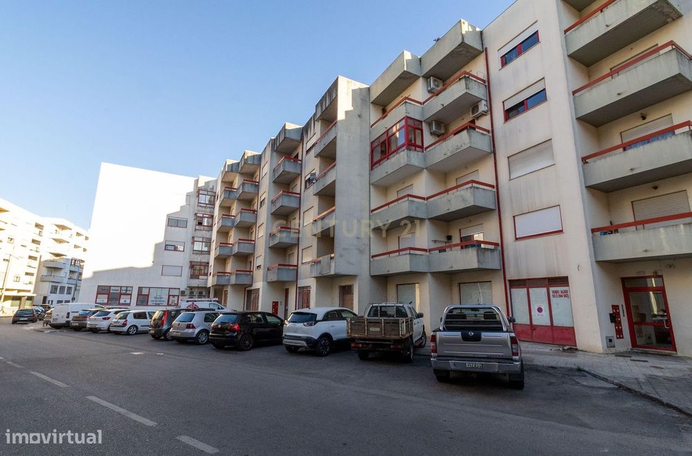 Apartamento T3 para investimento em Bragança