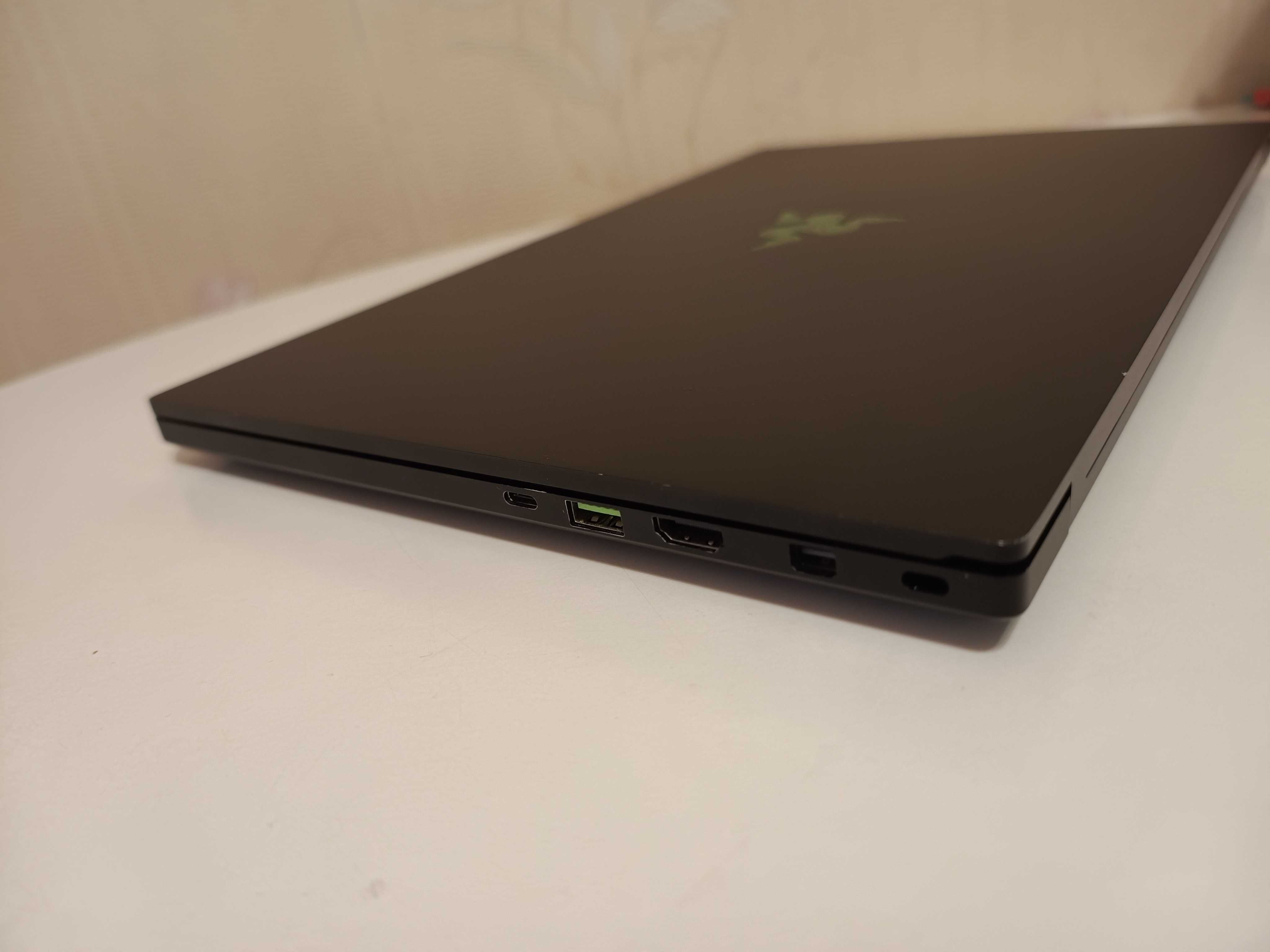 Razer Blade 15 i7-9750H 32GB  nVIDIA RTX 2070 Max-Q 8Gb SSD1Tb 300Hz