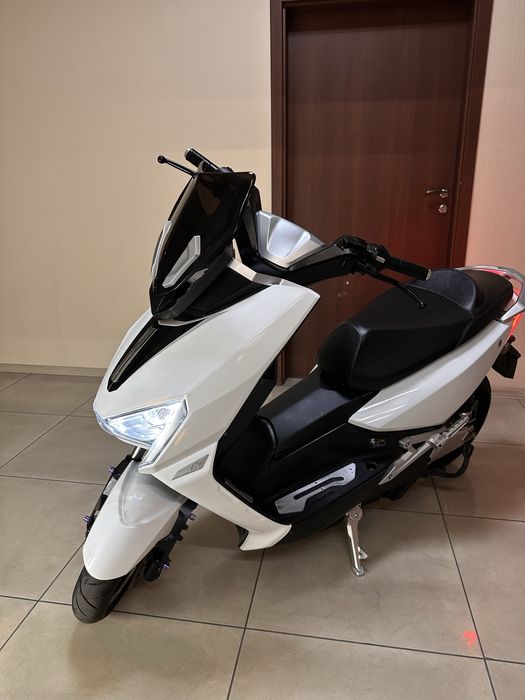 Aima Tiger 2000W-12 колеса электроскутер, мопед