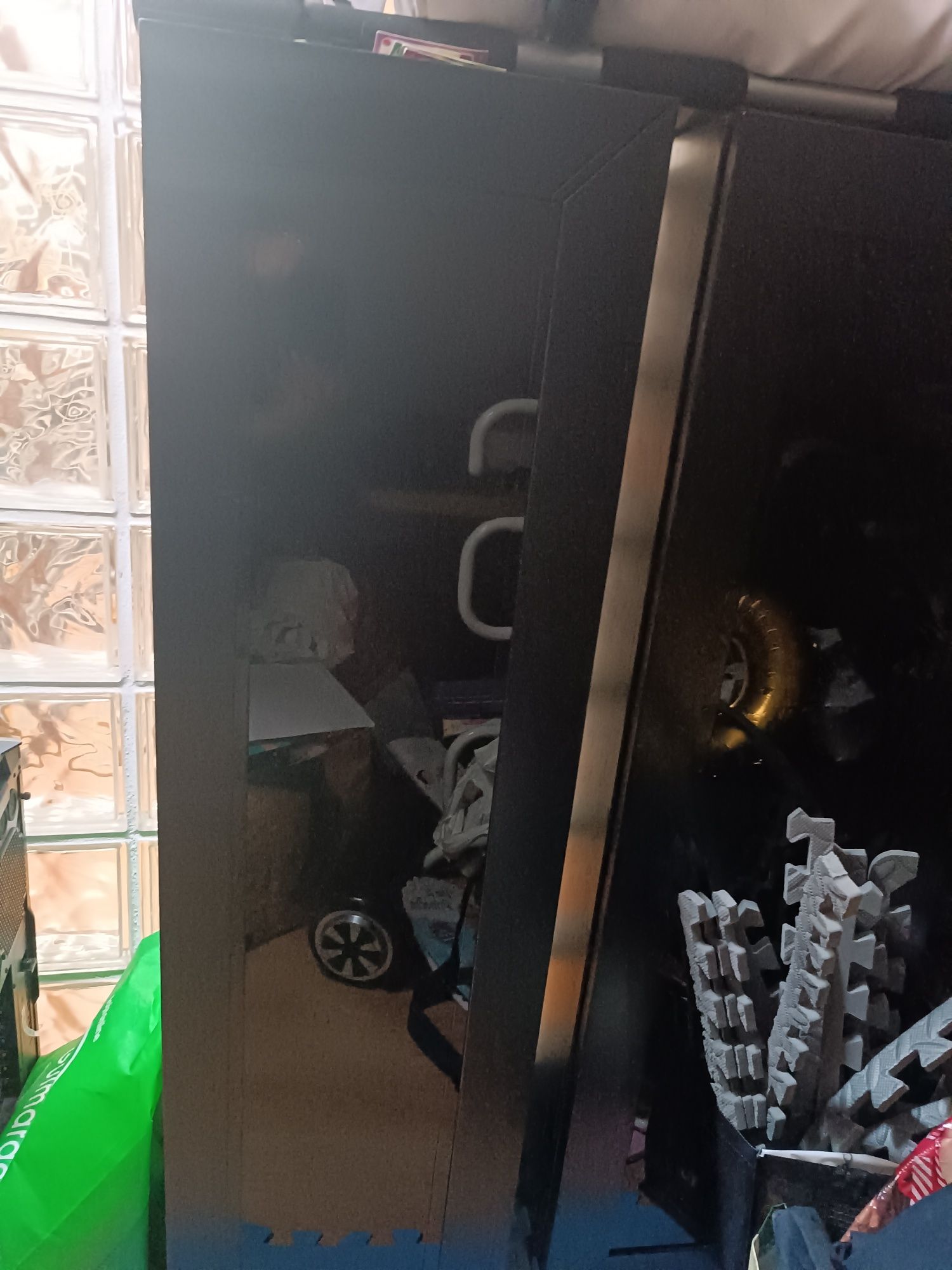Vitrine em wengue preta