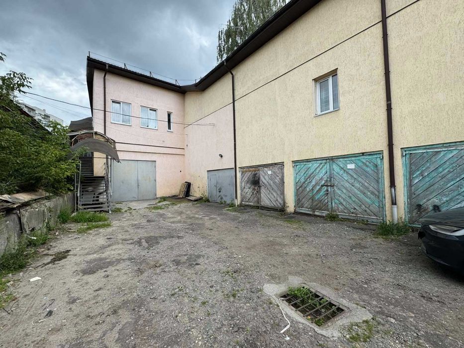 Продається майновий комплекс по вулиці Залізнична
